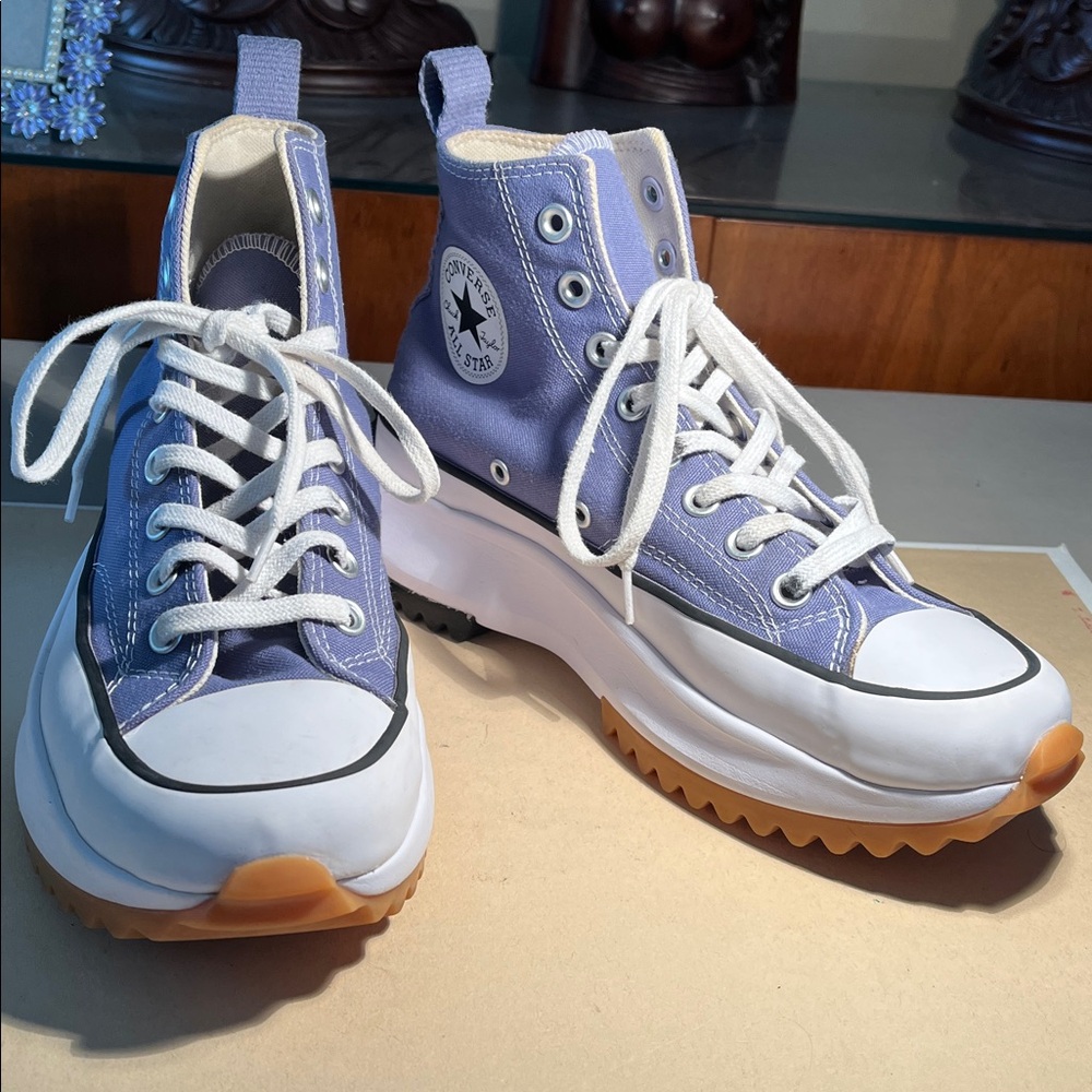 Converse Chuck Taylor All Star Women’s Sneakers in Lavender and White size 8.5